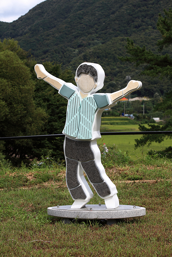With you . 1050x400x1700mm스테인레스스틸.대리석.우레탄도장.2018.JPG